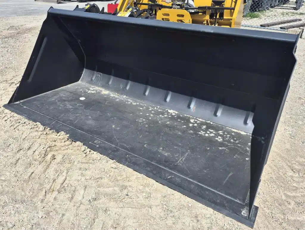 Photo de la Galerie 2 pour Kubota 87" Snow Bucket Tracteur