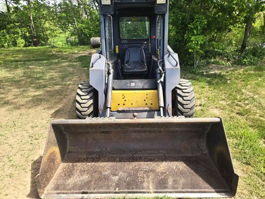 Gallery image 2 for 2000 New Holland LS170 Skid Steer