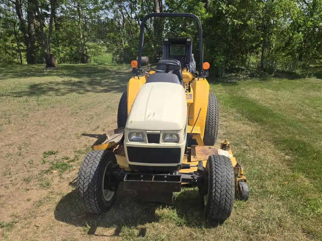 Photo de la Galerie 2 pour 1995 Cub Cadet 7235 Tracteur