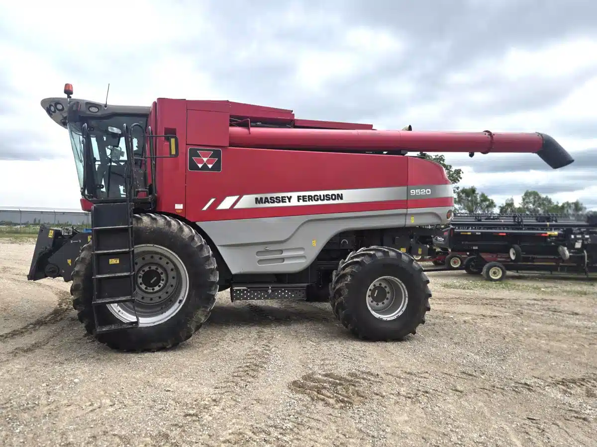 Gallery image 1 for 2013 Massey Ferguson 9520 Combine