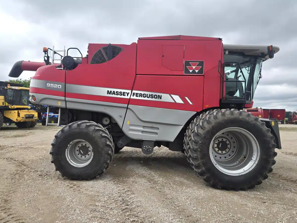 Gallery image 2 for 2013 Massey Ferguson 9520 Combine