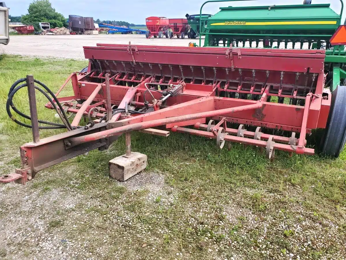 Gallery image 2 for International Harvester 5100 Drill