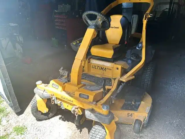 Photo de la Galerie 1 pour 2023 Cub Cadet Ultima ZTXS4 54 Tondeuse à rayon de braquage zéro
