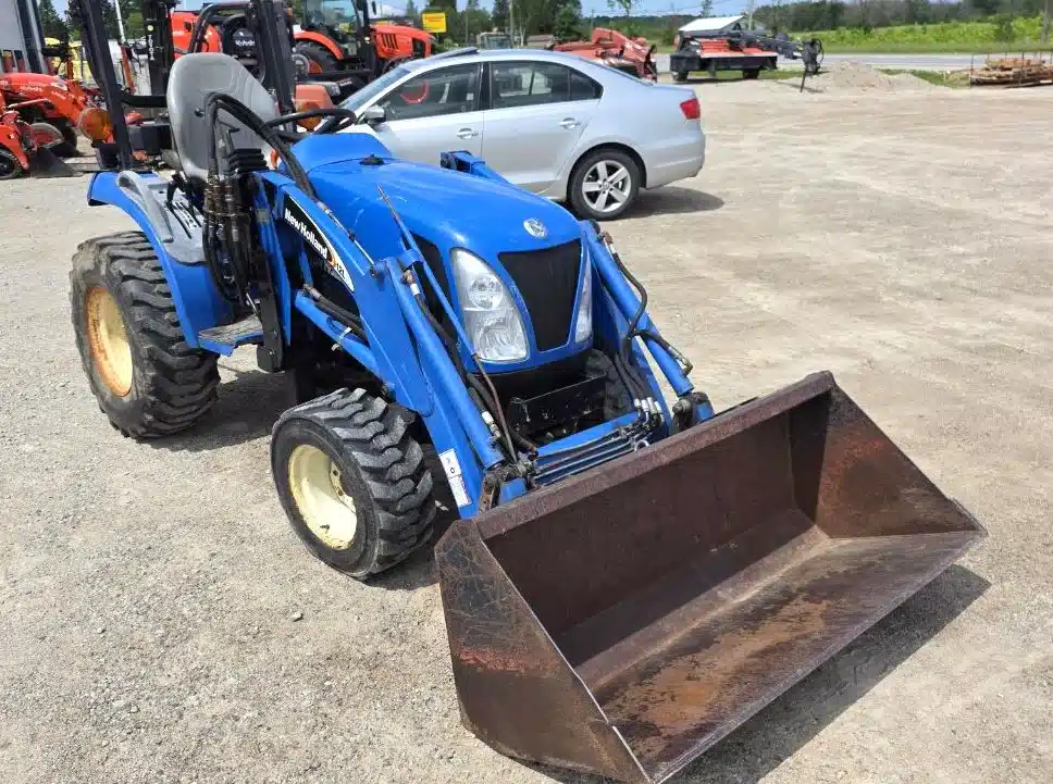 Gallery image 2 for New Holland TC26DA Tractor