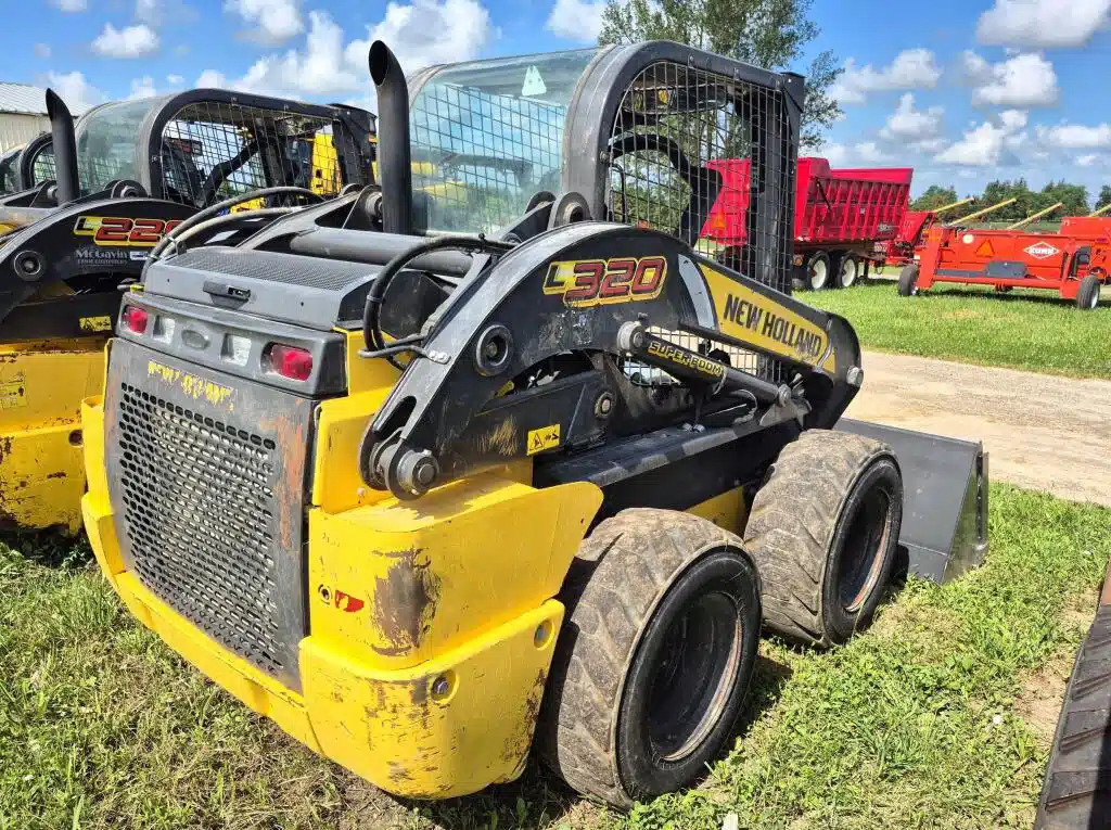 Gallery image 1 for 2022 New Holland L320 Skid Steer