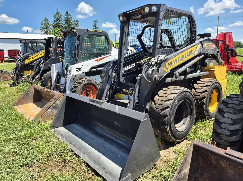 Gallery image 2 for 2022 New Holland L320 Skid Steer
