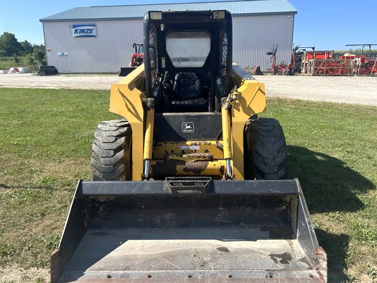 Photo de la Galerie 2 pour 2000 John Deere 260 chargeuse à direction à glissement