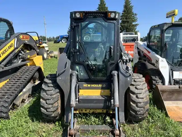 Gallery image 2 for 2023 New Holland L328 Skid Steer