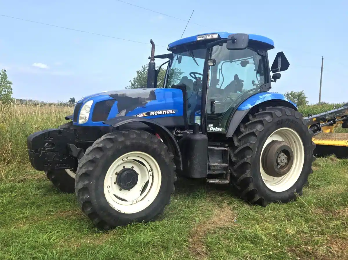 Gallery image 1 for 2007 New Holland TS135A Tractor