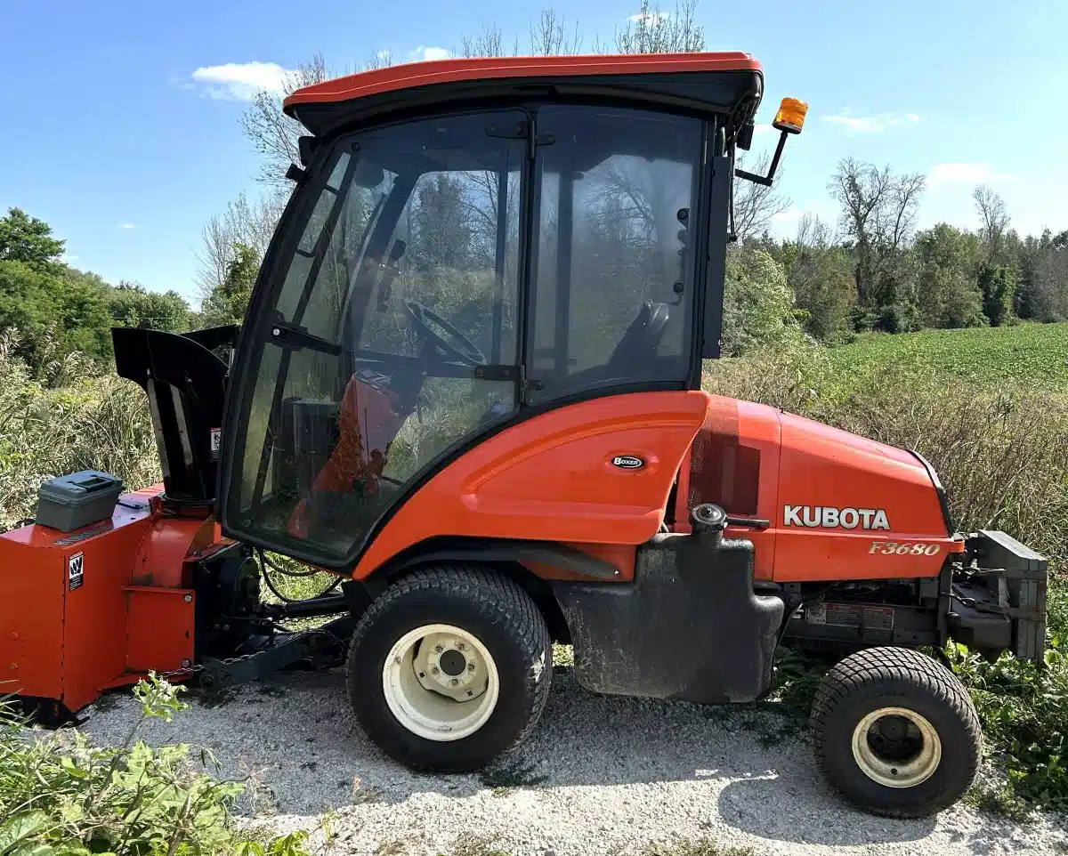 Photo de la Galerie 2 pour 2010 Kubota F3680 Tondeuse frontale