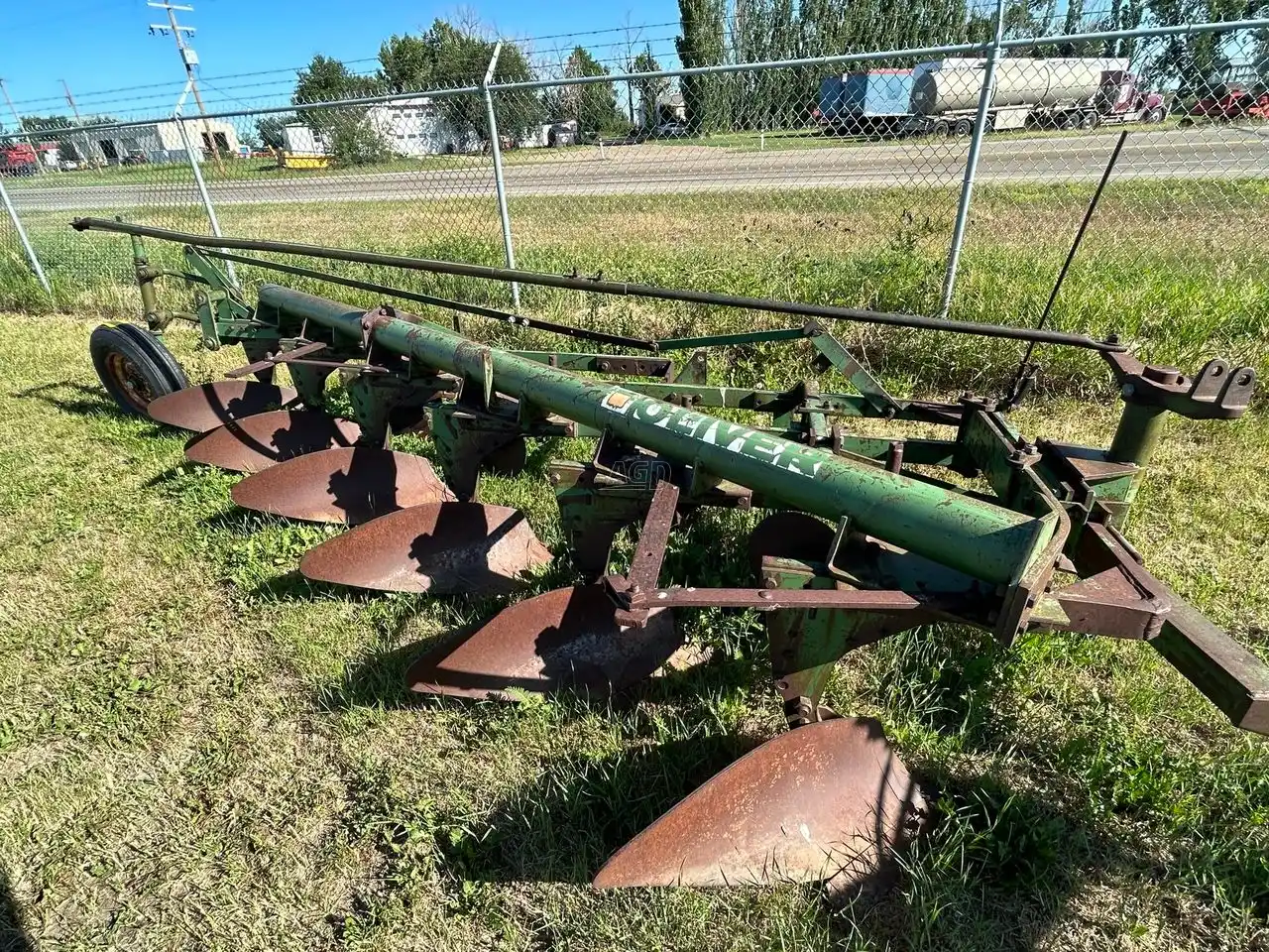 Gallery image 1 for Used 1980 Oliver 6 Plow