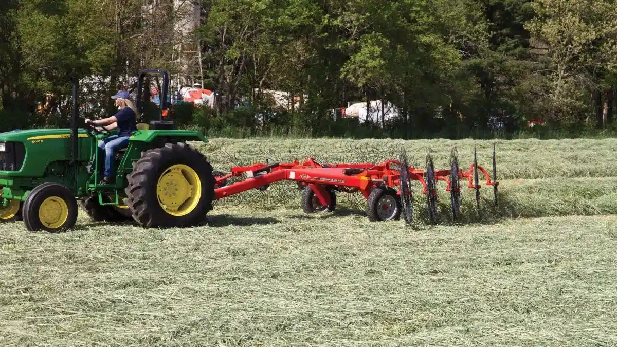 Gallery image 2 for New 2024 Kuhn SR 112 GII Rake