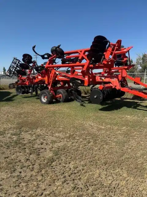 Gallery image 1 for New 2024 Kuhn DOMINATOR 4857 Disc Chisel