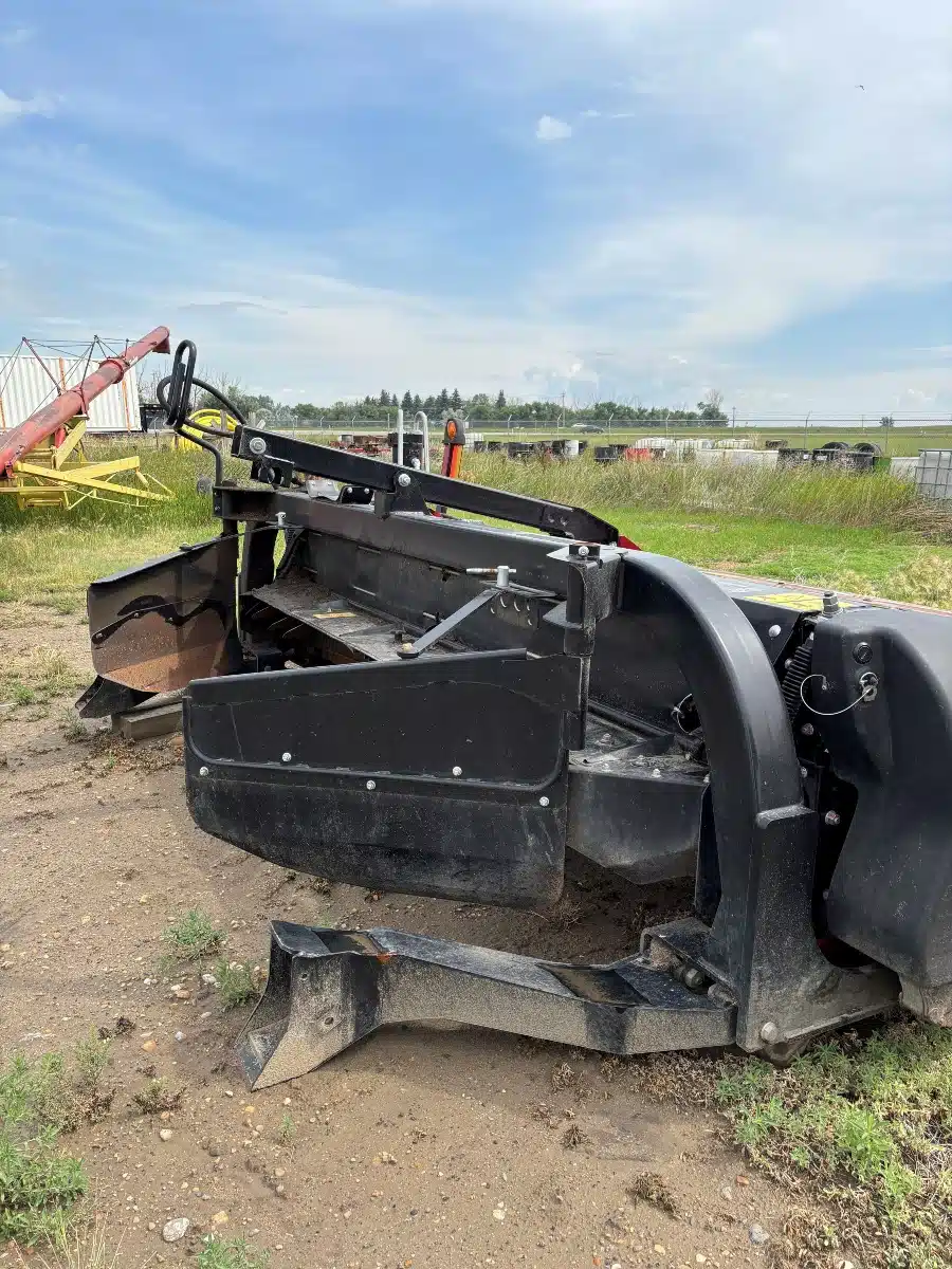 Gallery image 2 for Used 2018 MacDon R113 Disc Mower Conditioner
