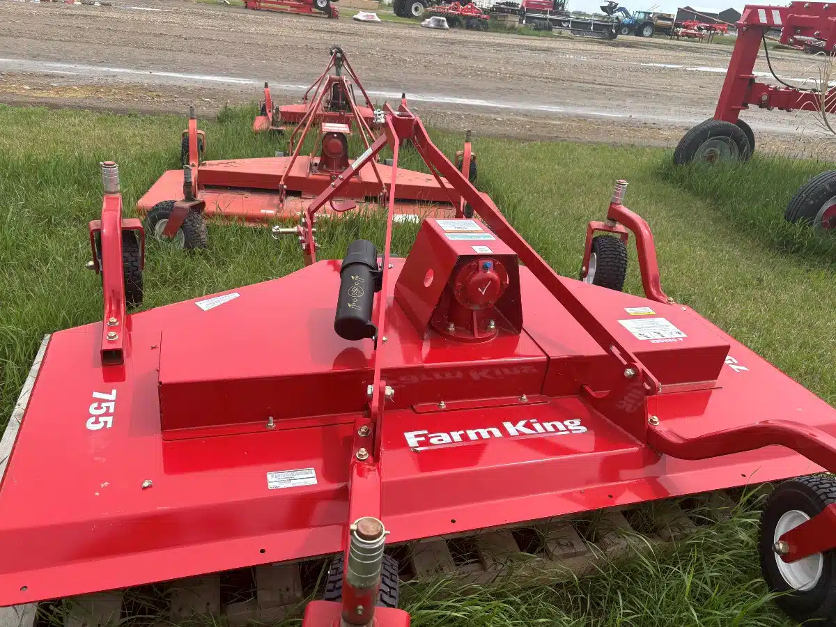 Gallery image 2 for Used 2013 Farm King Y755 Mower - Finishing