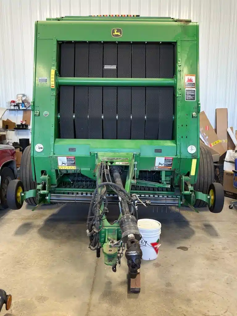 Gallery image 1 for Used 2014 John Deere 569 Round Baler