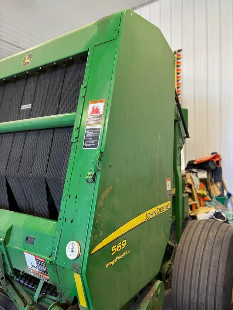 Gallery image 2 for Used 2014 John Deere 569 Round Baler