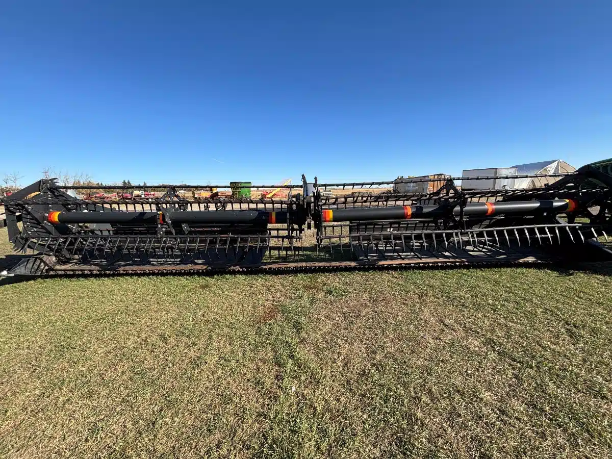 Gallery image 1 for Used 2011 MacDon D60 Header - Draper