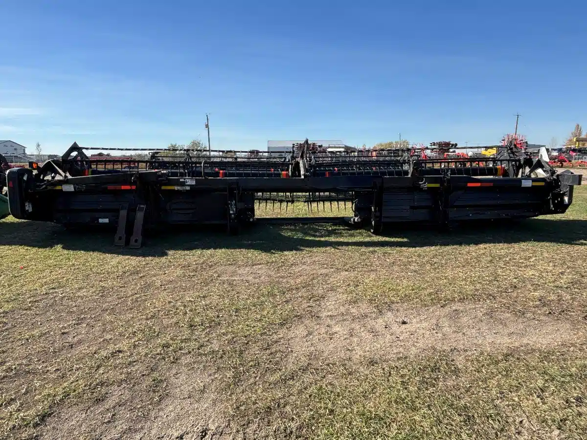 Gallery image 2 for Used 2011 MacDon D60 Header - Draper