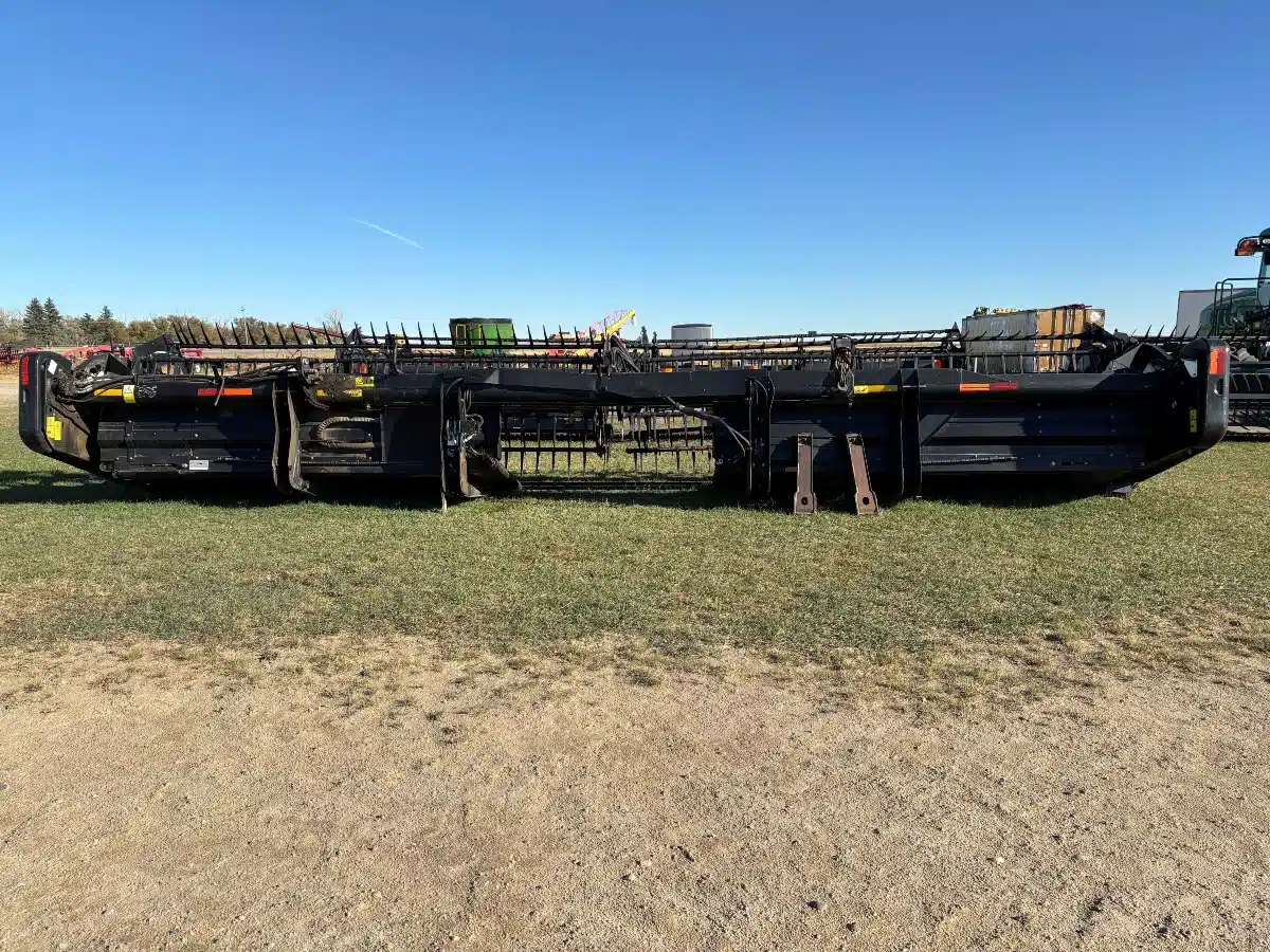 Gallery image 1 for Used 2012 MacDon D60 Header - Draper