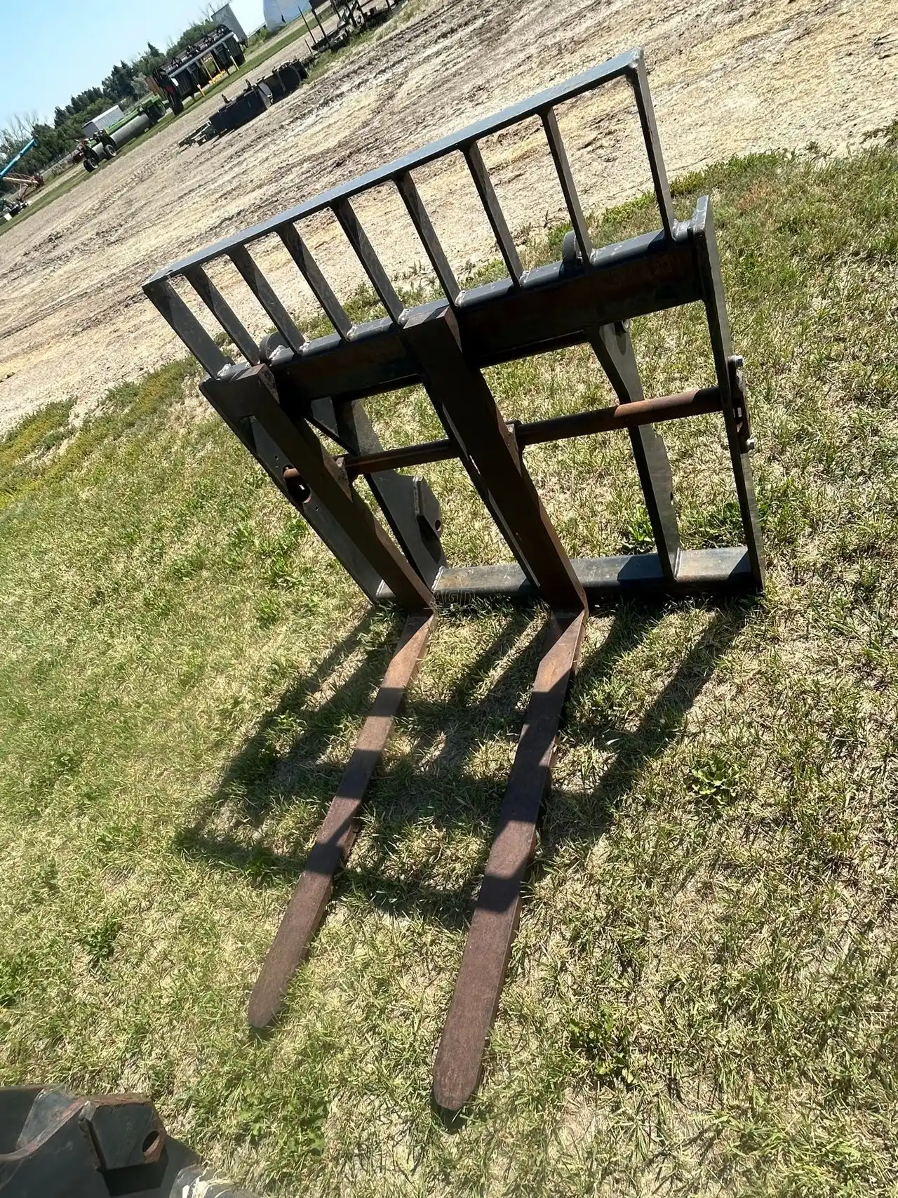 Gallery image 2 for New 2009 Bobcat 48 INCH Pallet Fork