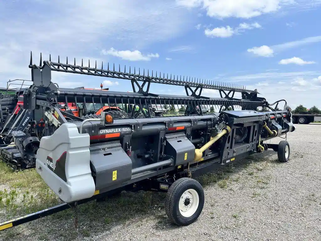 Gallery image 2 for Used 2017 Gleaner 9255 Header - Draper