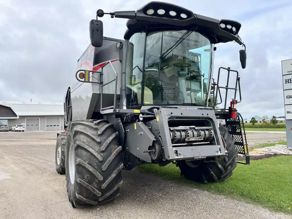 Gallery image 2 for Used 2017 Gleaner S96 Combine