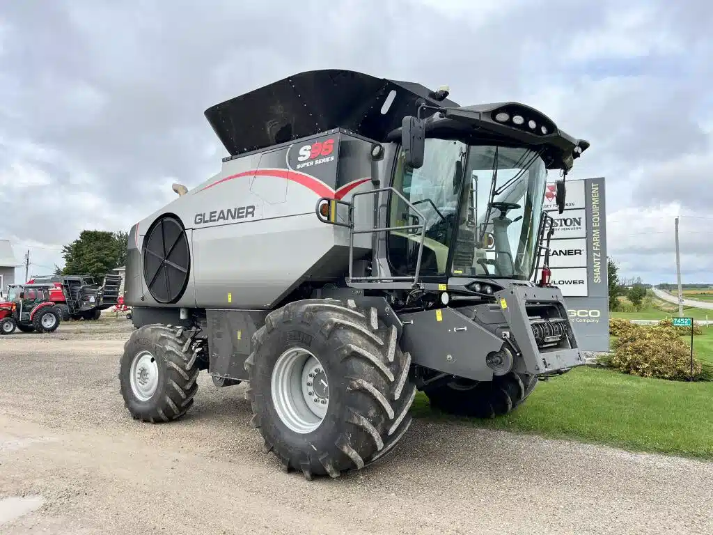 Used 2017 Gleaner S96 Combine