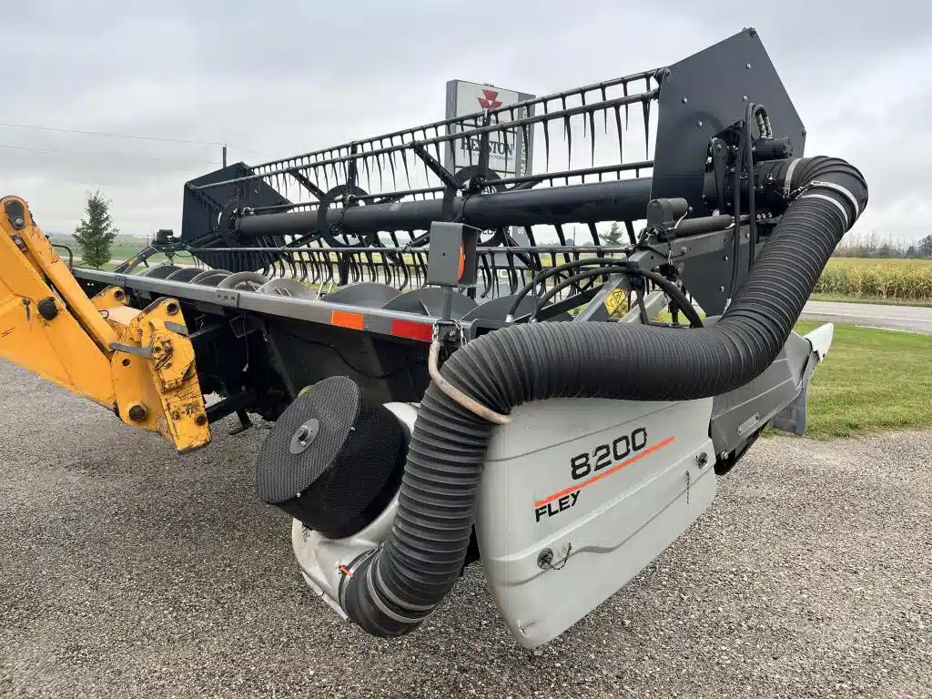Gallery image 2 for Used 2009 Gleaner 8200-20 Header - Flex