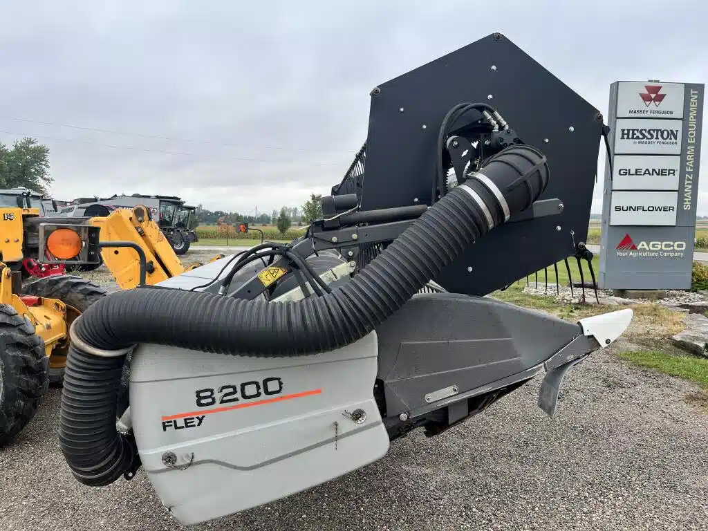 Used 2009 Gleaner 8200-20 Header - Flex