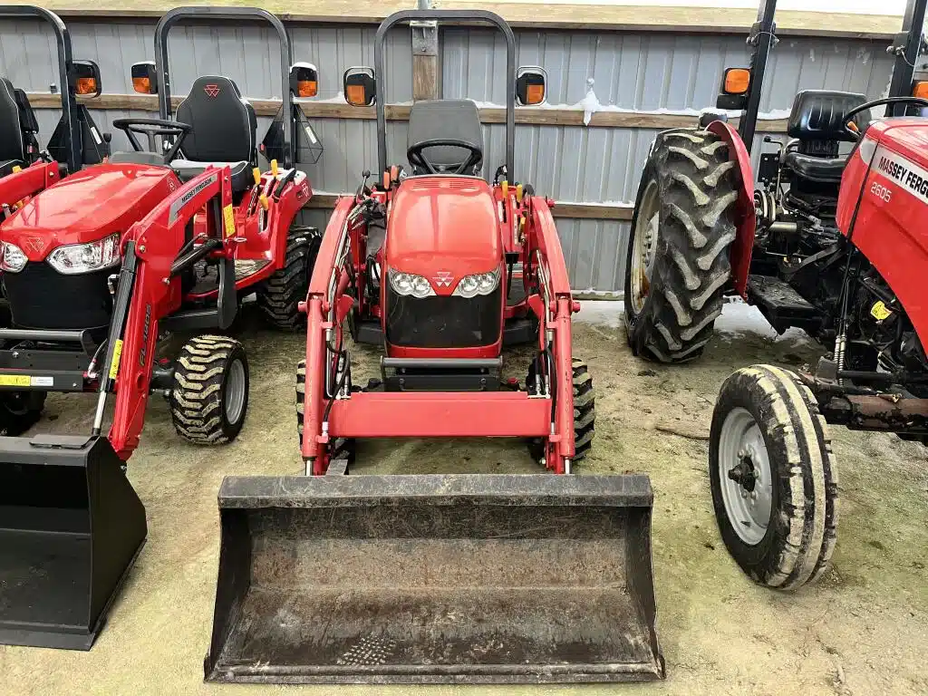 Gallery image 2 for 2009 Massey Ferguson GC2600 Tractor