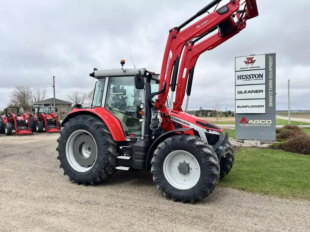 Photo de la Galerie 1 pour 2026 Massey Ferguson 5S.135 Tracteur