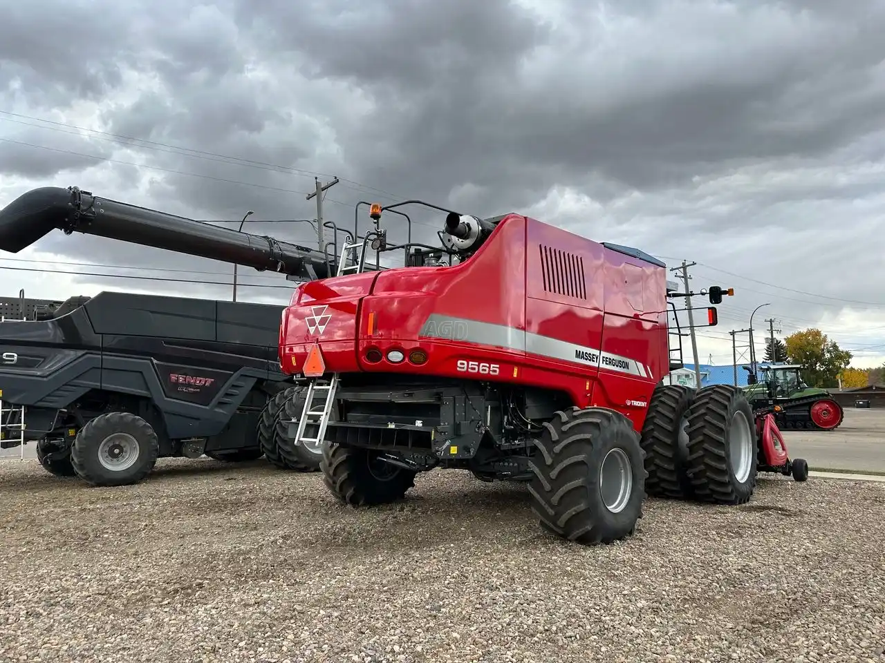 Gallery image 2 for Used 2015 Massey Ferguson 9565 Combine