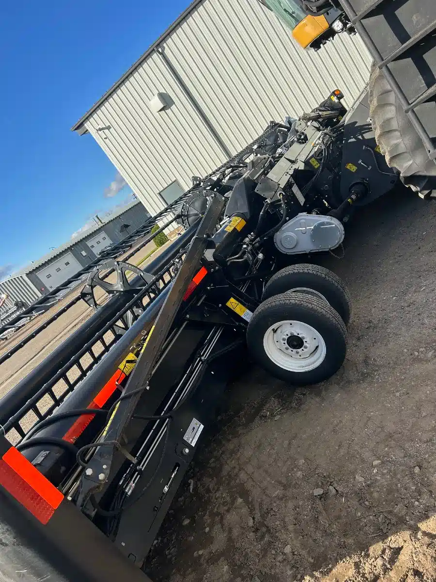 Gallery image 2 for Used 2018 MacDon FD75 - 35' Header - Flex Draper