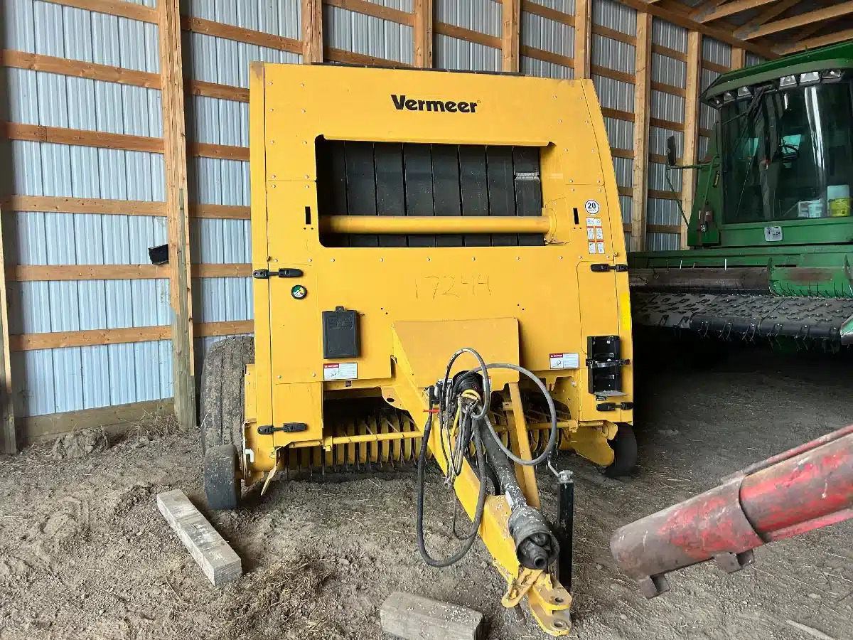 Gallery image 2 for Used 2023 Vermeer 605N Round Baler