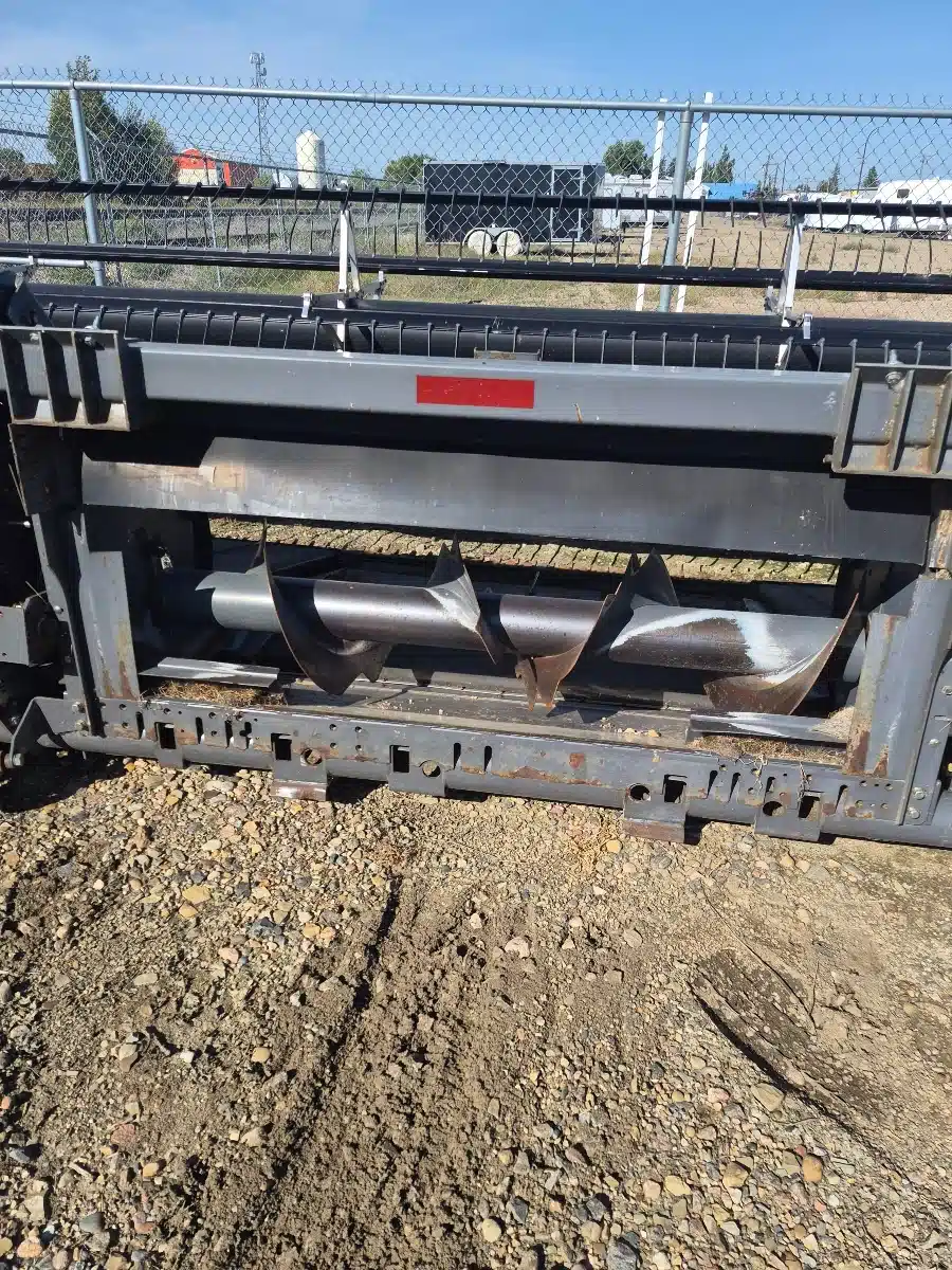 Gallery image 2 for 2007 Massey Ferguson 5100 Header - Draper