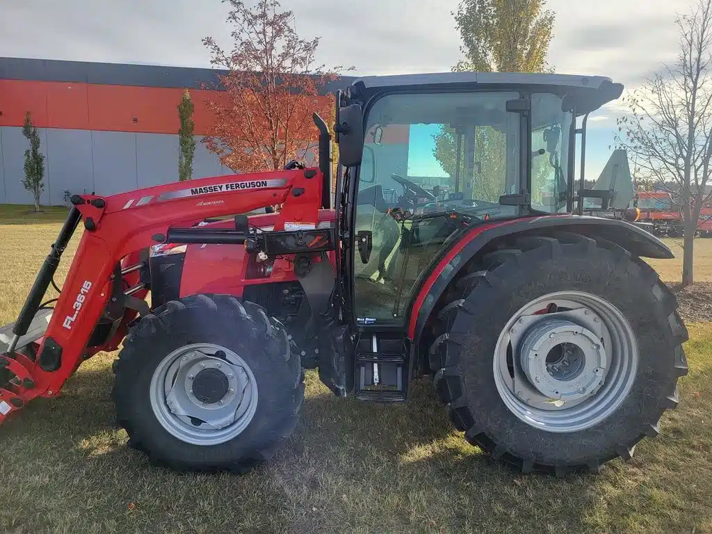 Image pour Usagé 2022 Massey 4707 Tracteur