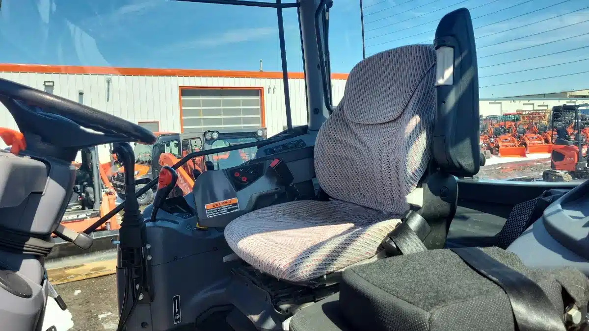 Gallery image 2 for 2017 Kubota M6-111DTCC-F Tractor