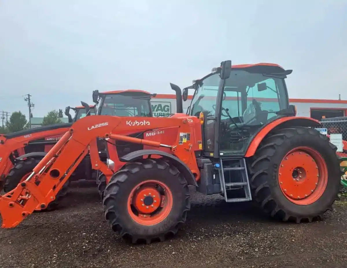 Photo de la Galerie 1 pour 2023 Kubota M6-141 Tracteur