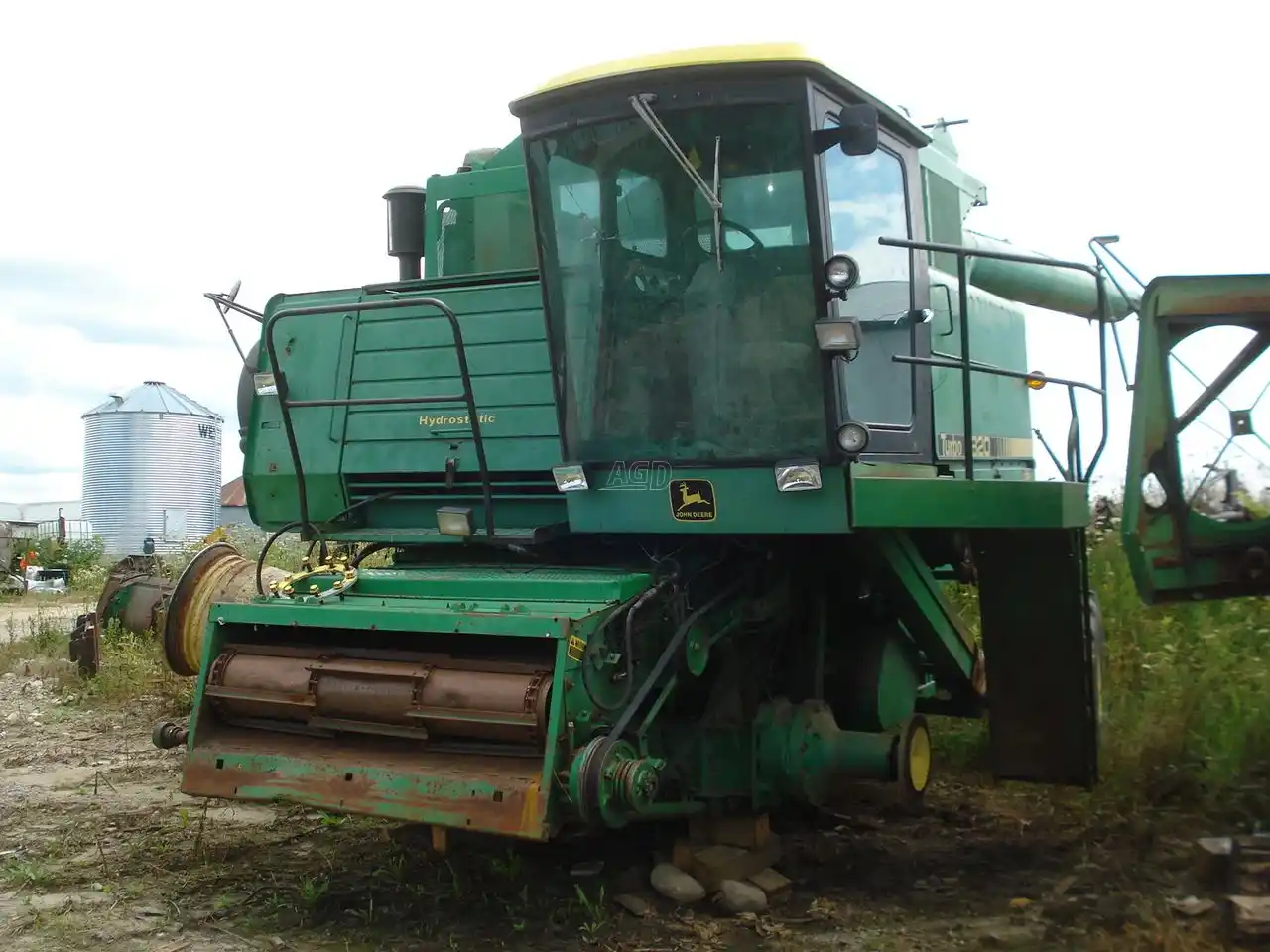Gallery image 2 for Used John Deere 8820 Combine