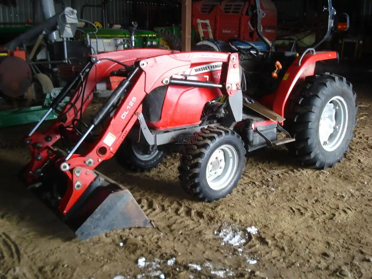 Gallery image 1 for Used Massey Ferguson 1736 Tractor