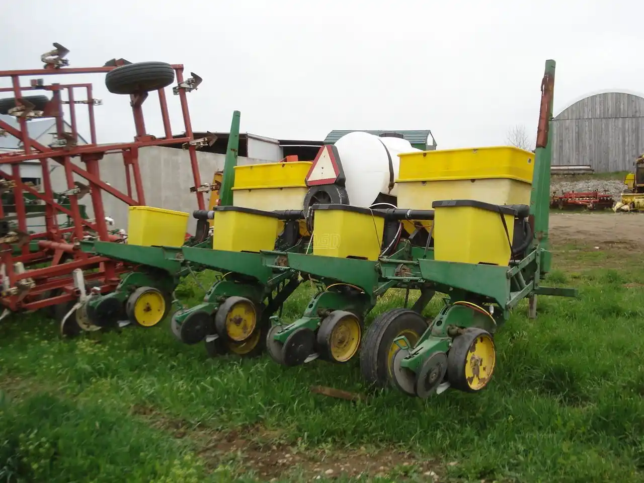 Gallery image 2 for Used John Deere 7200 Planter
