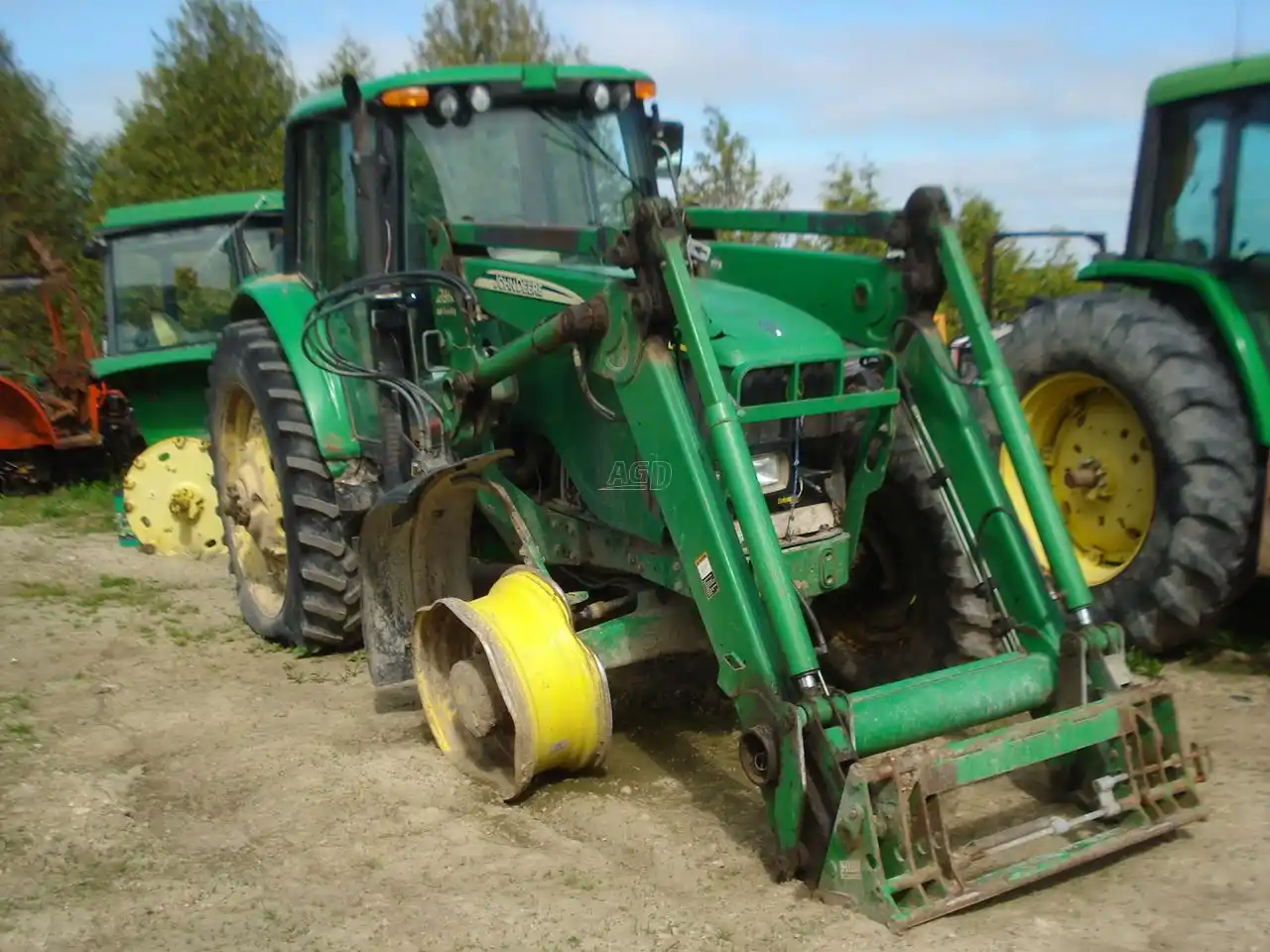 Gallery image 1 for John Deere 7220 Tractor