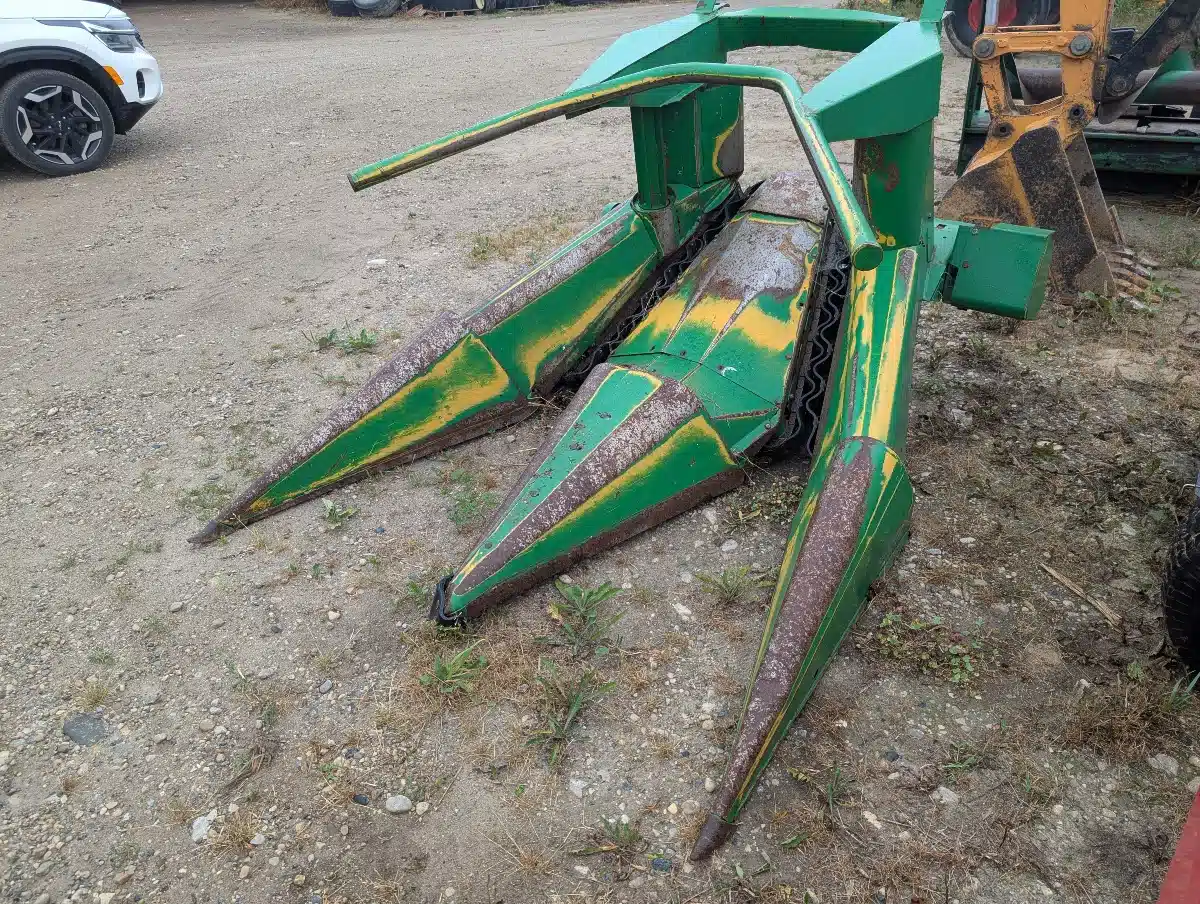 Gallery image 1 for Used John Deere 2 ROW Header - Row Crop
