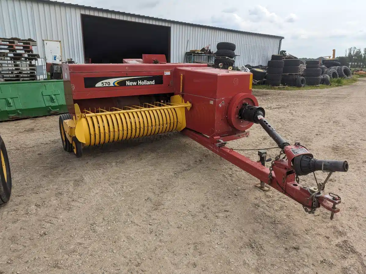 Gallery image 1 for Used New Holland 570 Square Baler - Small