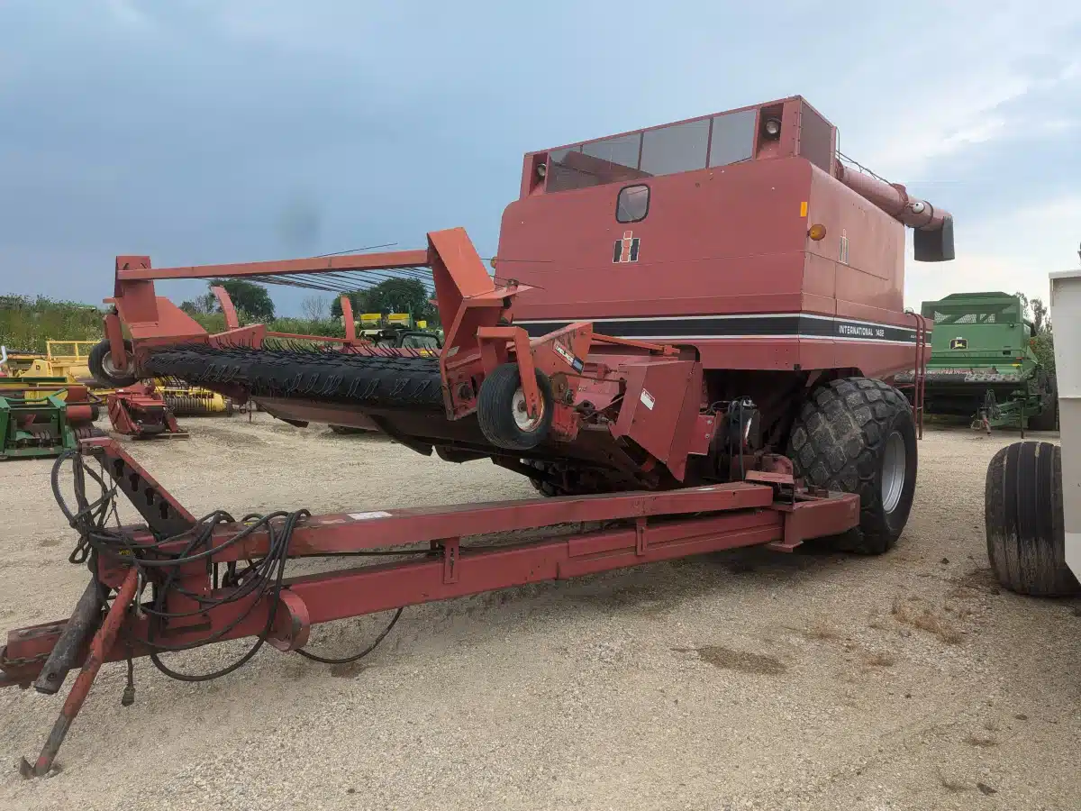 Gallery image 2 for Used International Harvester 1482 Combine-PT