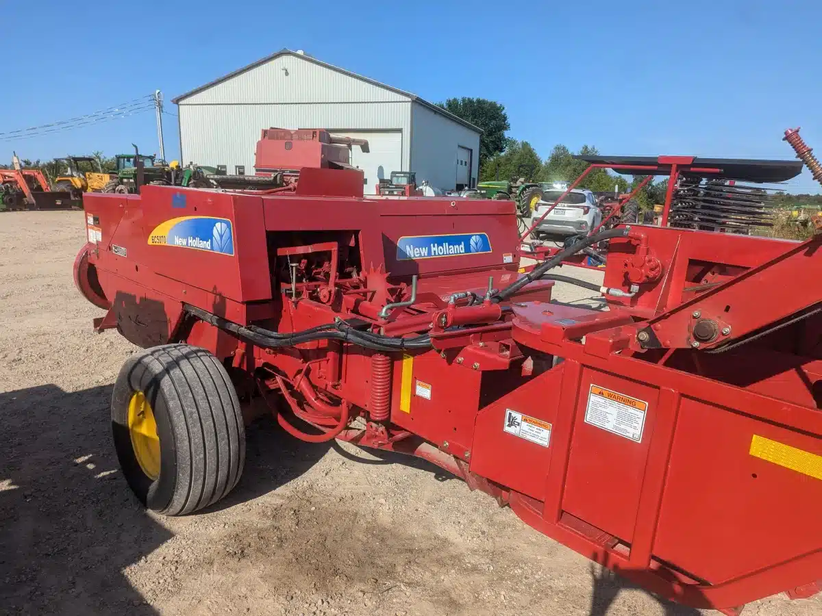 Gallery image 2 for Used 2011 New Holland BC5070 Square Baler - Small