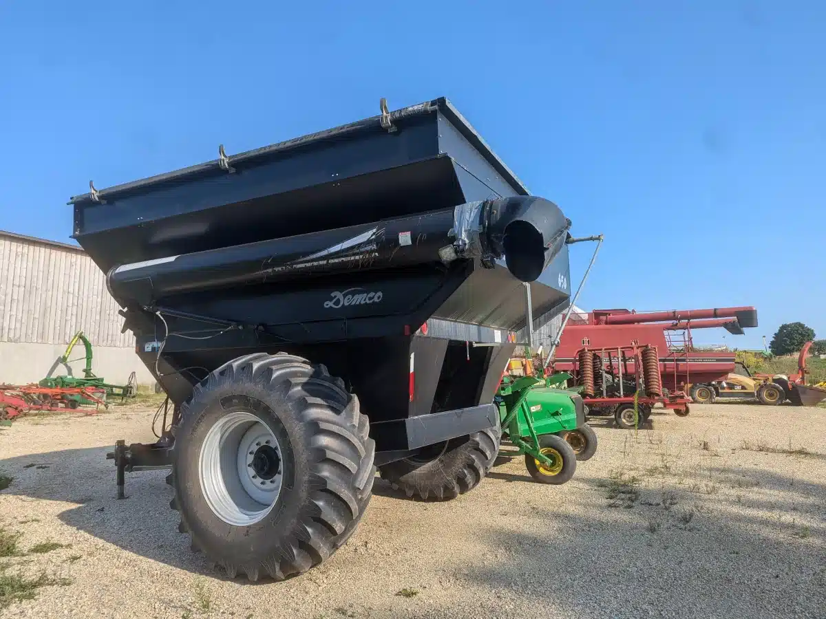 Gallery image 2 for Used Demco 650 Grain Cart