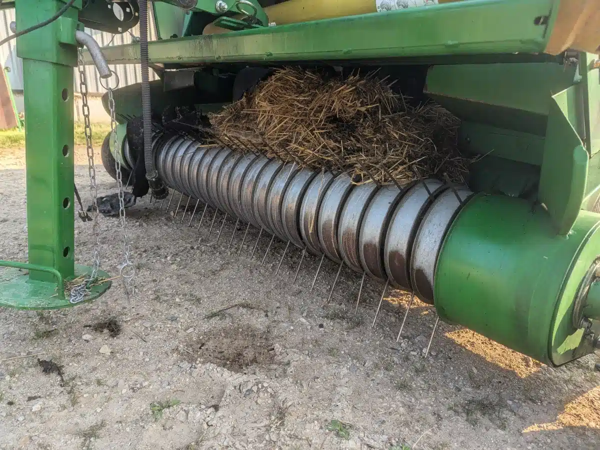 Gallery image 2 for Used John Deere 854 Round Baler