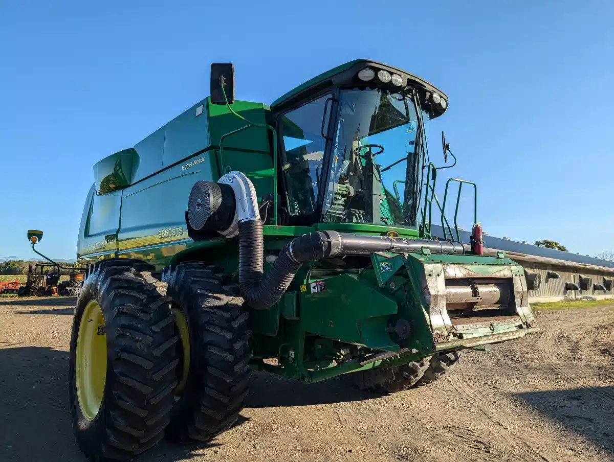 Gallery image 2 for Used John Deere 9860 STS Combine